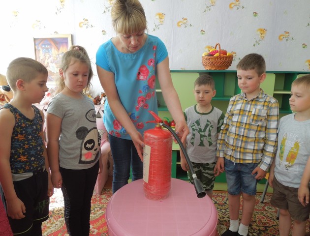 Луцьким школам та садочкам закупили вогнегасники