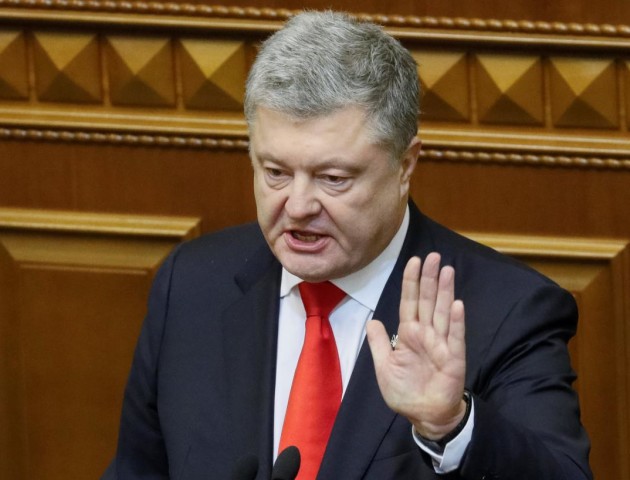 Порошенко розповів про особливості воєнного стану в Україні