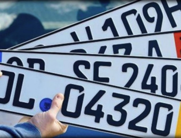 Волинські митники не дали ввезти в Україну авто «на бляхах»