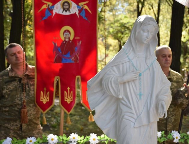 Волинські військові спорудили капличку неподалік лінії фронту. ФОТО