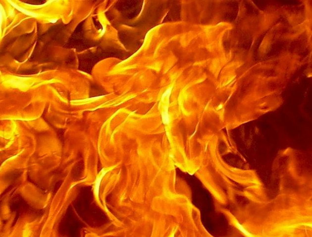 Розповіли про стан чоловіка, який підпалив себе в центрі Луцька