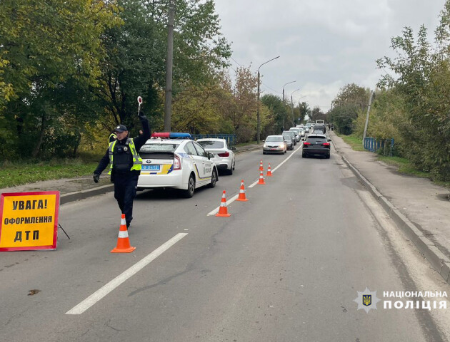 ДТП у Луцьку: 17-річний хлопець раптово вибіг на дорогу