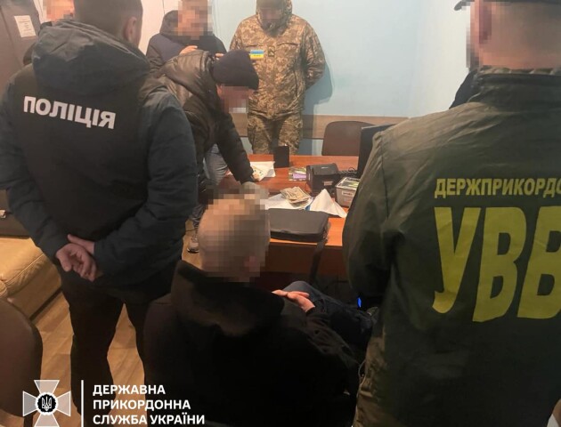 На волинському кордоні затримали чоловіка, який намагався підкупити прикордонника