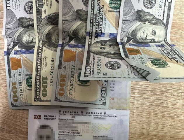 В «Устилузі» чоловік за 500 доларів хотів підкупити інспектора, аби виїхати за кордон