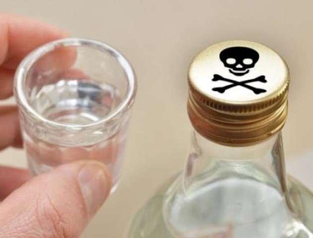 Більше двох літрів сурогату мініципали вилучили в лучанки