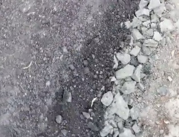 У селі біля Луцька неякісно ремонтують дорогу?