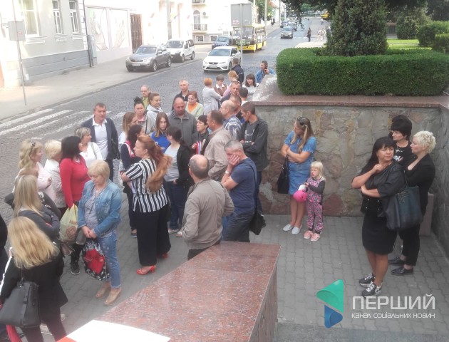 «90-ті повернулися»: під Луцькрадою протестують підприємці. ФОТО