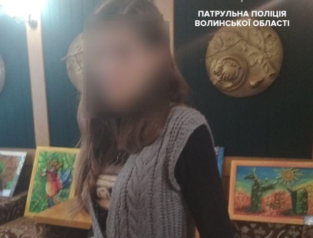 Квитанції з ломбардів у кишенях: подробиці затримання лучанки у школі. ФОТО