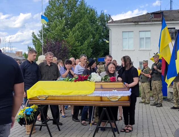 У Рожищі попрощалися із загиблим Героєм Віталієм Матвійчуком