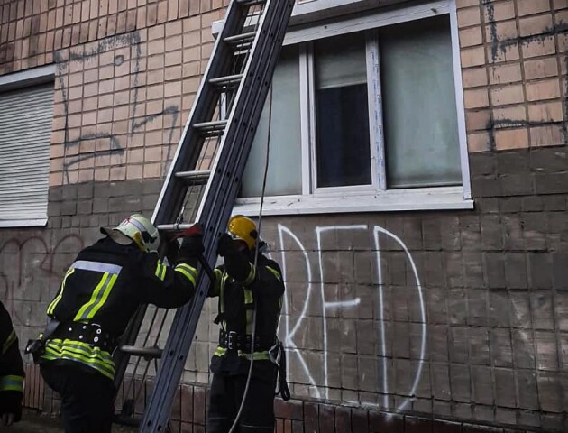 Рятувальники визволили лучанку із власної оселі