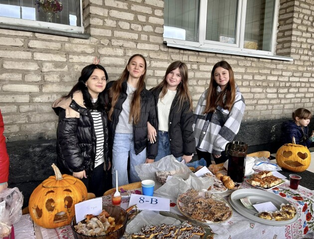Учні ліцею на Волині зібрали на благодійному ярмарку майже 200 тисяч грн для ЗСУ