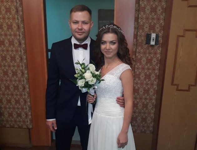 Луцькі муніципали привітали колегу зі створенням сім'ї. ФОТО