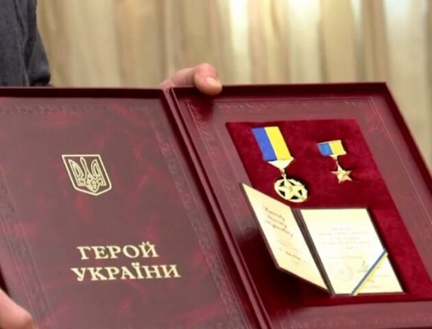 Герої України та кавалери орденів отримуватимуть щомісячні виплати