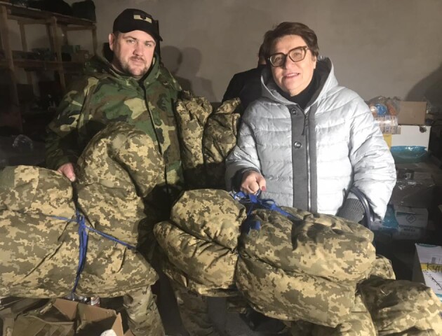 Колекціонерка з Волині зібрала понад 80 тисяч гривень на бушлати для захисників