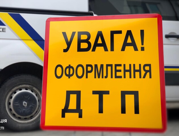 На Волині водійка протаранила припарковане авто і втекла