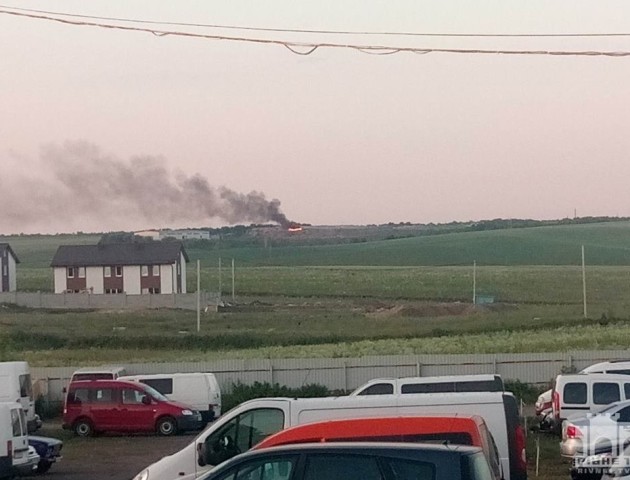 Біля Рівного горить сміттєзвалище: пожежу видно здалека. ФОТО