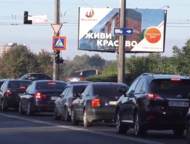 Повідомили, скільки ще триватимуть затори на мостах у Луцьку. ВІДЕО