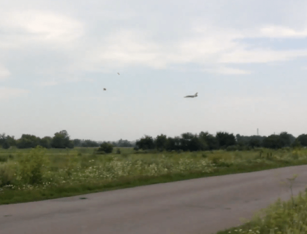 На луцький аеродром прилетів перший літак Севастопольської бригади. ВІДЕО