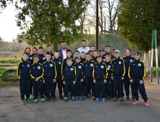 Спортивний інвентар та одяг передали спортсменам Любомльщини