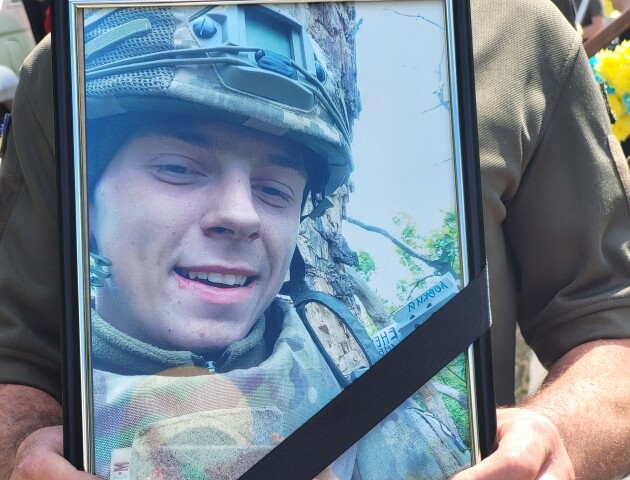 Ще ніколи так тужливо не звучав дзвін Андріївської церкви: на Волині поховали 18-річного Героя