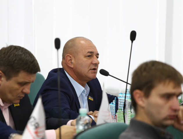 ЖКГ два місяці не може поставити готової зупинки та годує обіцянками, - депутат Луцькради