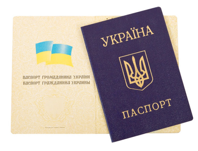 Нові правила : не вклеїв фото – втратив паспорт
