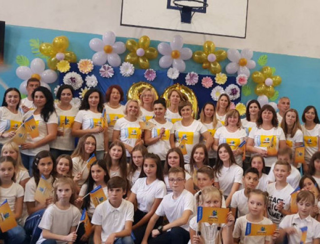 На ювілеї волинської школи «запалювали» вчителі та батьки. ВІДЕО