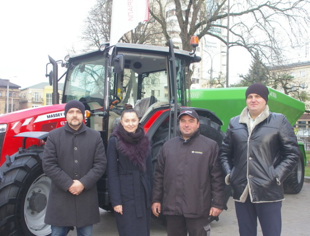У центрі Луцька - виставка потужної сільгосптехніки від «Волинської фондової компанії». ФОТО