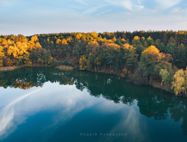 Осіння краса загадкового волинського озера. ФОТО