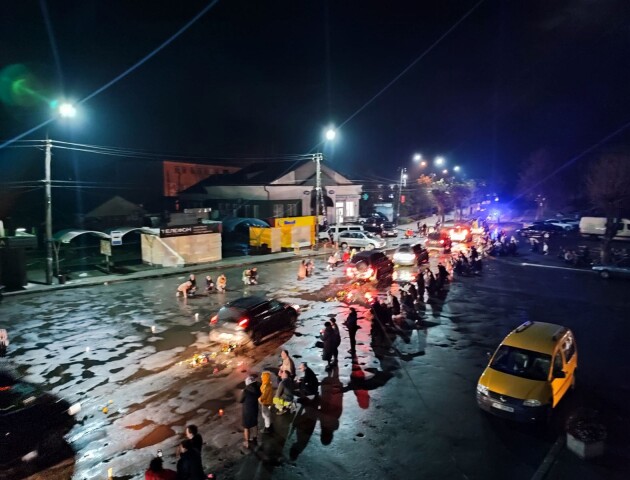 На Волині громада навколішки зустріла полеглого Героя Василя  Філозофа. ФОТО