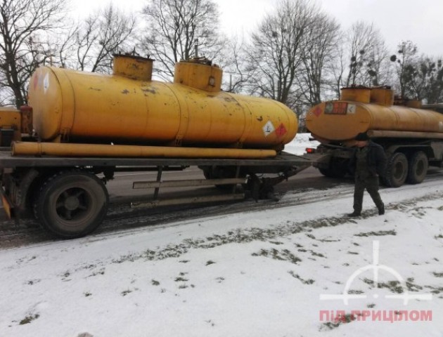 На Волині у бензовоза на ходу відвалилося колесо