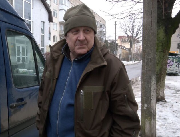 Не возить печива і не називає воїнів «котиками»: «Дєд Волинь» розповів про поїздки на передову