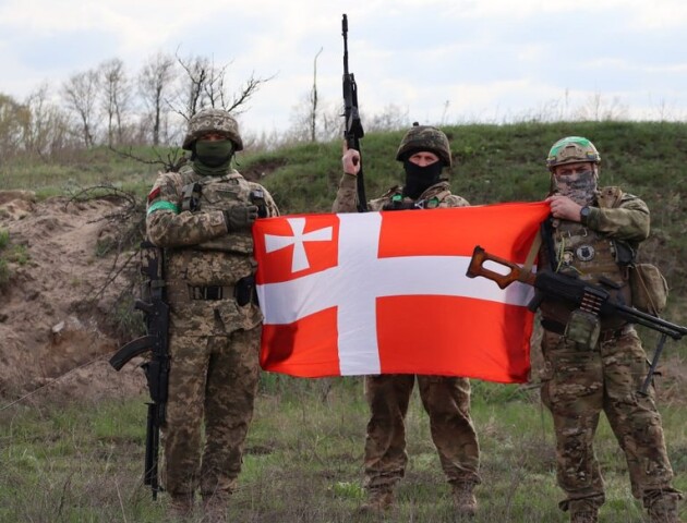 На Сході за 100 метрів від ворожих позицій тероборонівці розгорнули прапор Волині