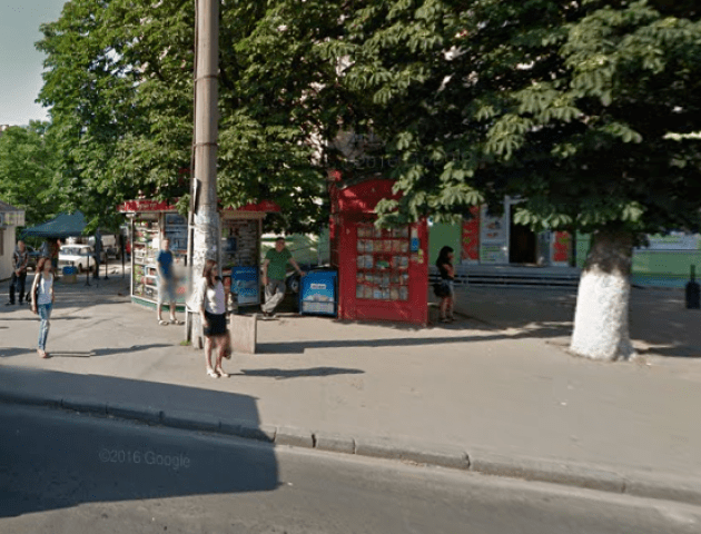 Лучани просять відремонтувати двір