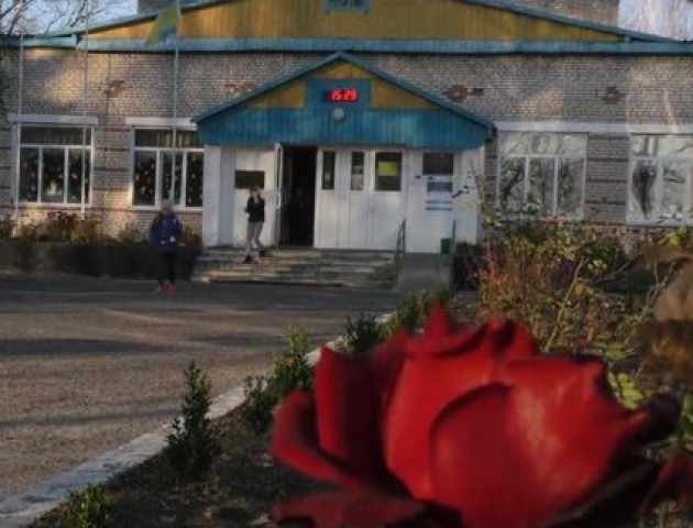 Щотижня новий дрес-код та успішність в ЗНО: на Волині діє незвичайний ліцей. ВІДЕО