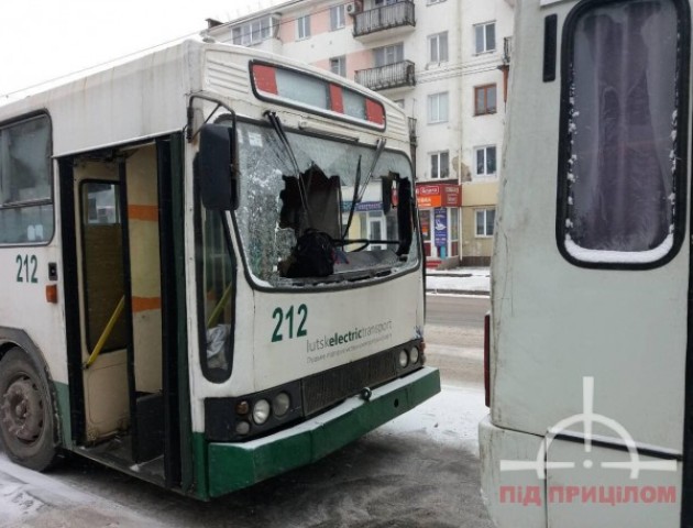 У Луцьку тролейбус врізався в маршрутку. ФОТО
