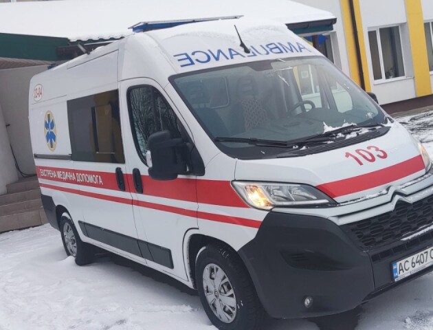 На Волині жінка передчасно народила двійнят у кареті «швидкої»