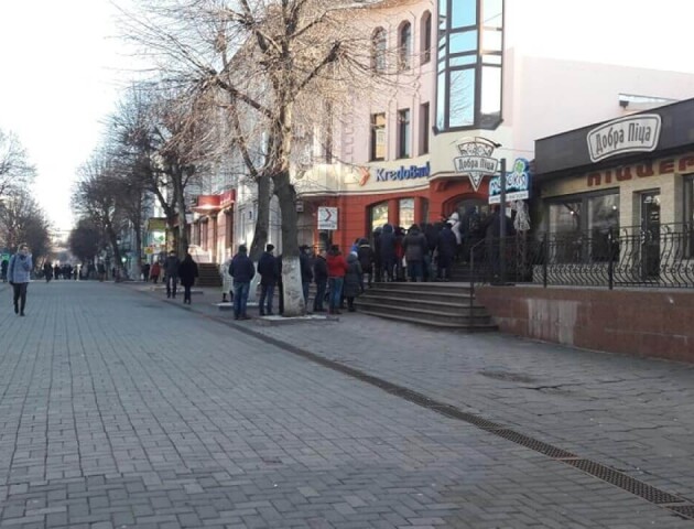 У центрі Луцька закрилась піцерія. Приміщення здають в оренду