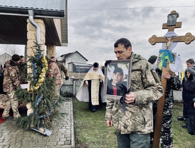 На Волині провели в останню путь полеглого на війні Анатолія Левончука. ФОТО