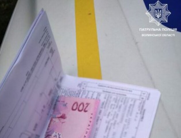 У Луцькому районі водій-порушник пропонував хабаря патрульним