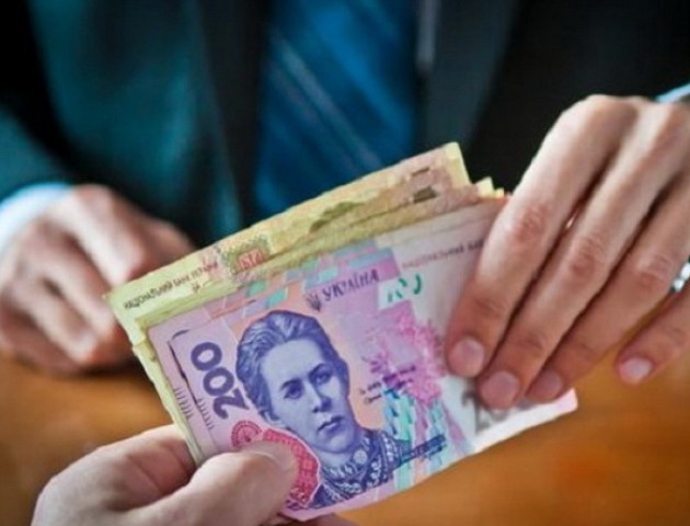 У Луцьку хочуть заборонити примусово збирати гроші з батьків у школах