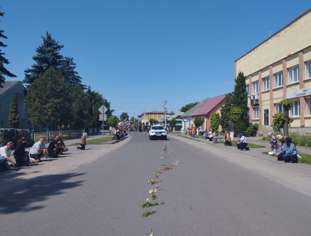 На Волині провели в останню дорогу Захисника Романа Прокопчука. ФОТО