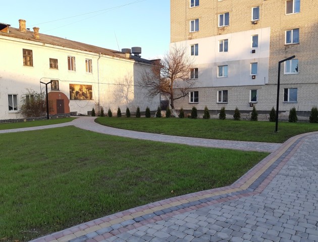 У Рожищі озеленили сквер. ФОТО