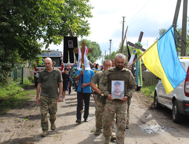 На Маневиччині попрощалися із загиблим Героєм Леонідом Романцем