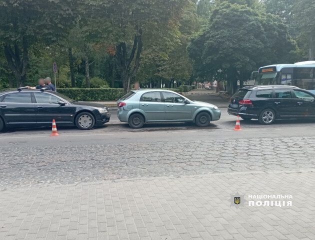 У Луцьку через п'яного водія сталася подвійна аварія: є постраждала