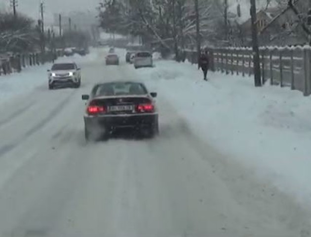 Як Волинь бореться зі сніговими заметами. ВІДЕО