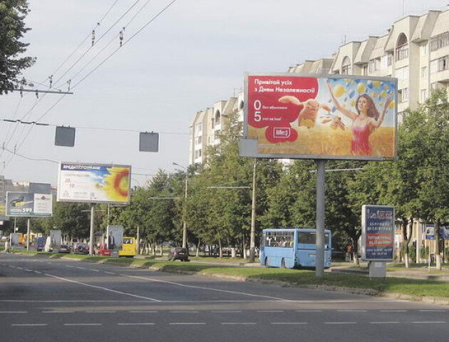 Старе місто без білбордів і голі фасади. Як Луцьк планують почистити від реклами