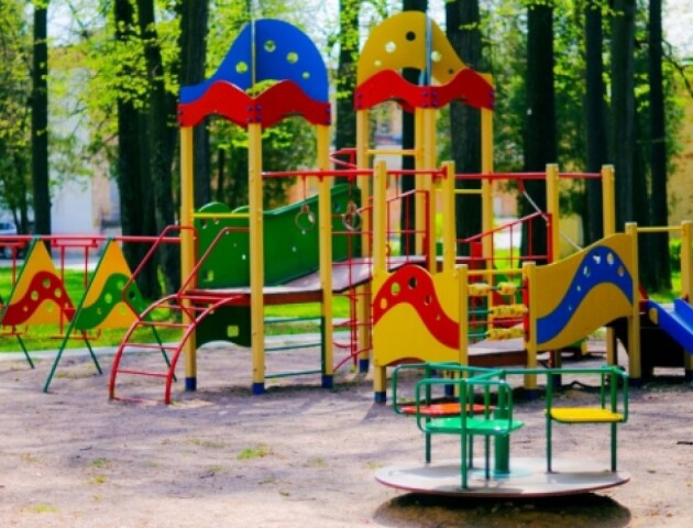Як подбати про безпеку дитини на майданчику. Поради лікарів