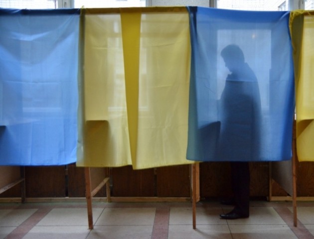 Голова райцентру Волині йде на вибори самовисуванцем. Його суперники – усі «партійні»