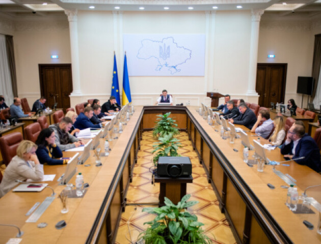 Кабмін оприлюднив зарплати урядовців. Найвища – в Авакова